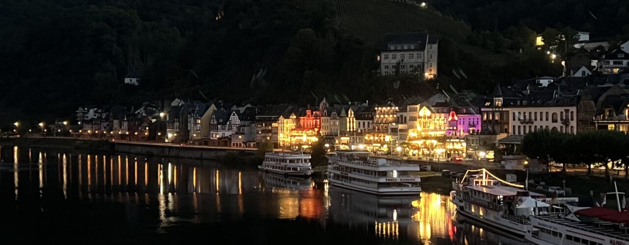 Night photo of castle in Germany